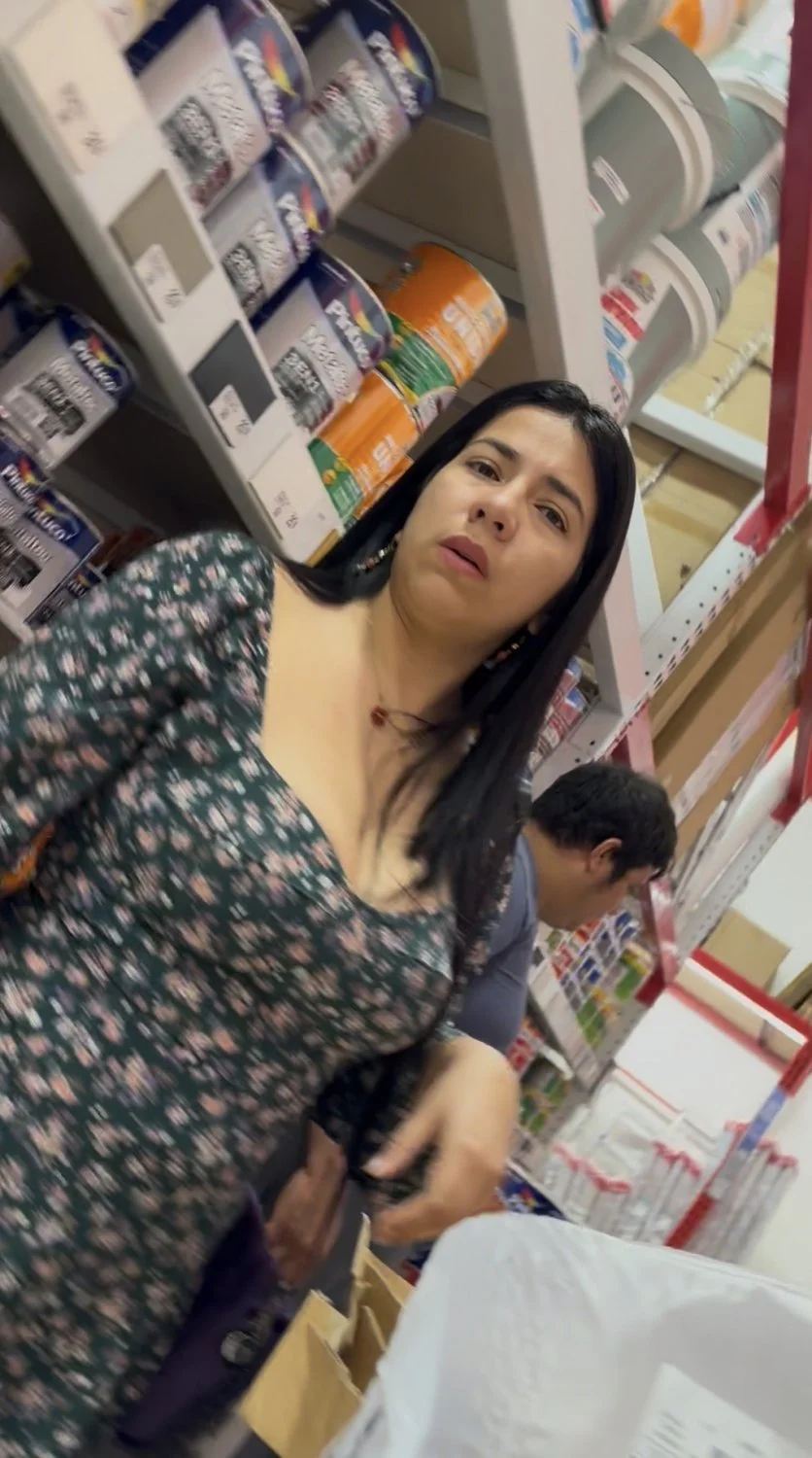 Linda latina gran culo se da cuenta pero asi le gusta image 4