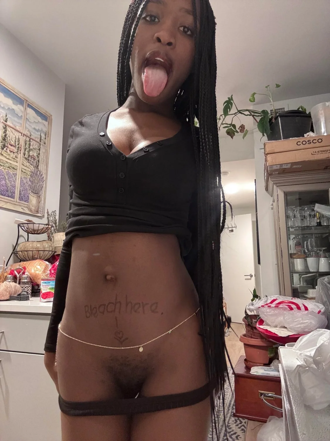 Black Ebony exibindo em Cartoon e real image 22