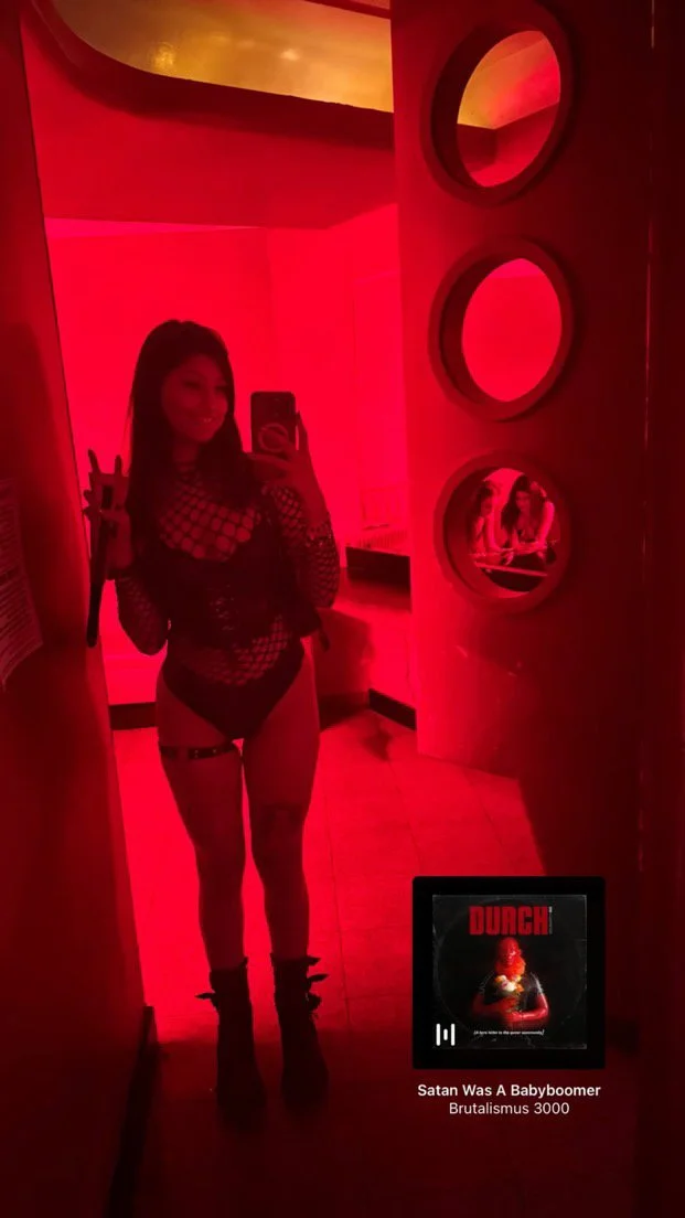 Sexy Texas Latina waitress main image