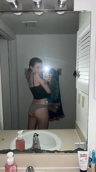 Sexy Mariana image 4