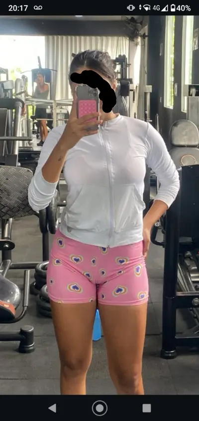 Morena sem calcinha na academia cover image