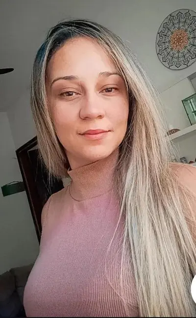 Andreia, mais uma esposa que o corno queria ver cheia de porra de outro macho ! cover image