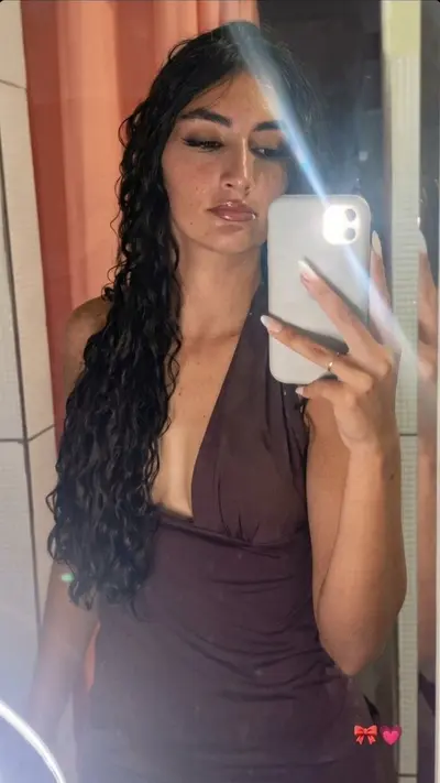 Ex vazou fotos de novinha magrinha mostrando a bucetinha e os peitinhos cover image