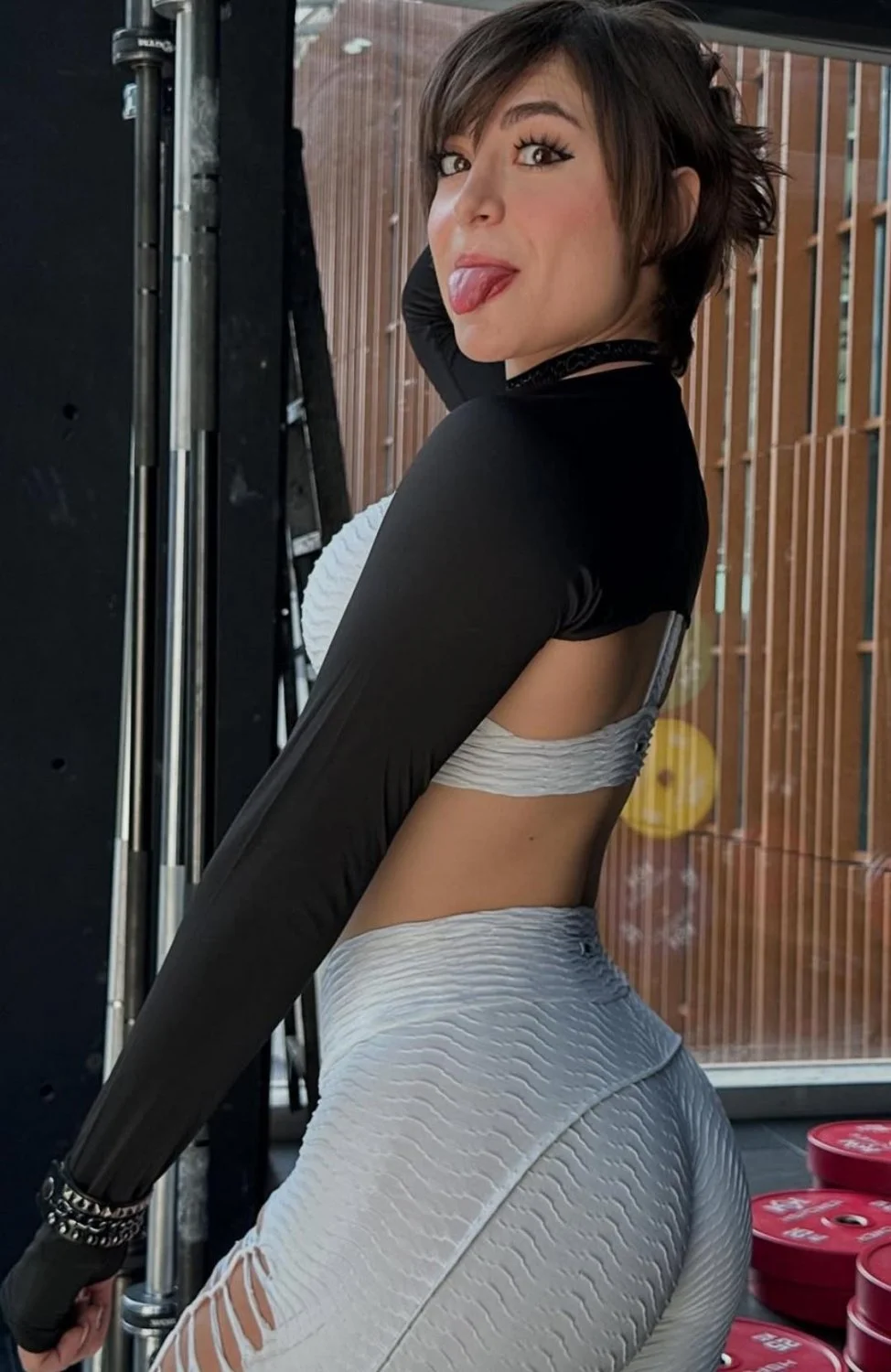 Lucia eli Z o n d 0 image 3