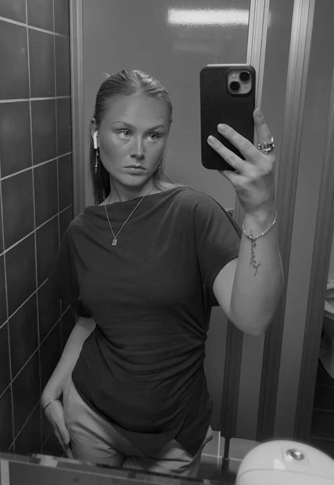 Norwegian slut Anna lost in IRL game image 7