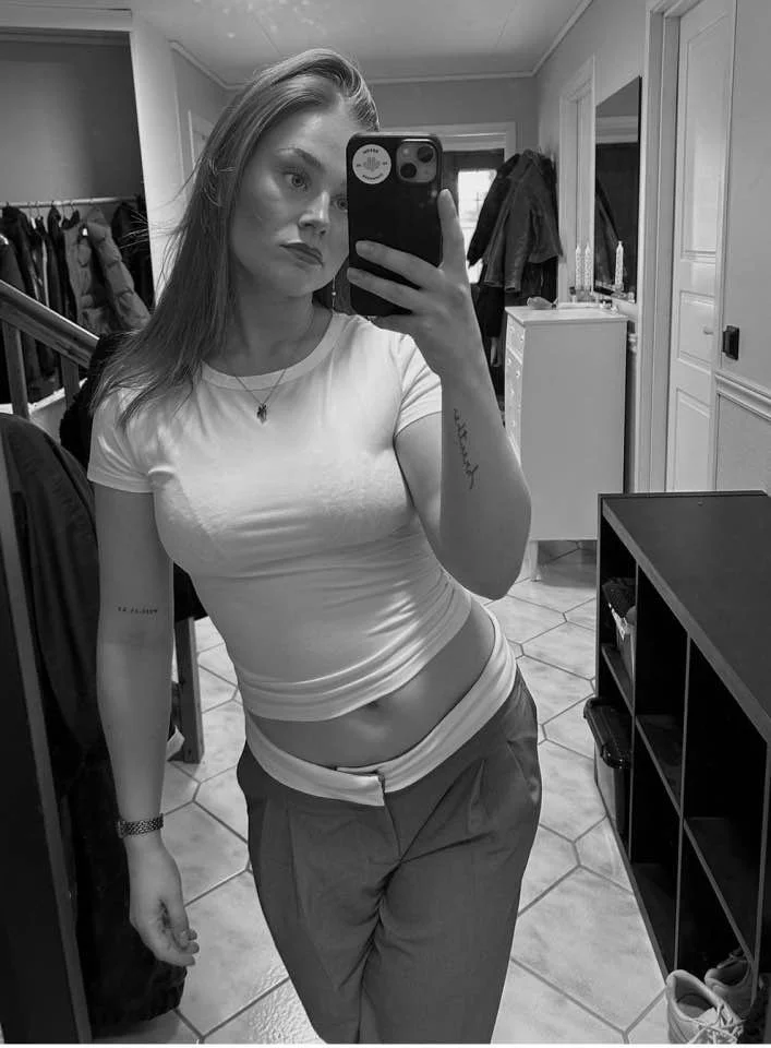 Norwegian slut Anna lost in IRL game image 8
