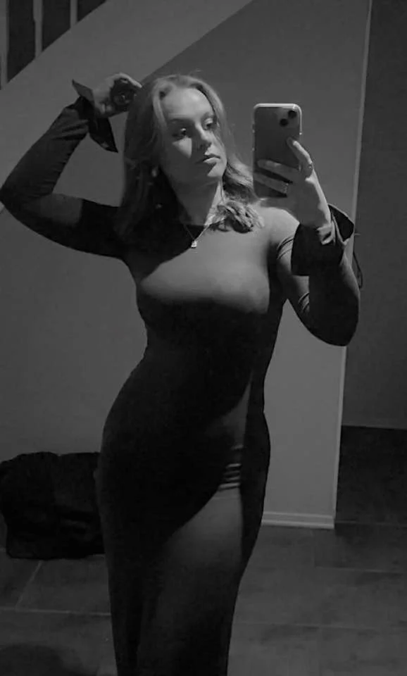 Norwegian slut Anna lost in IRL game image 9
