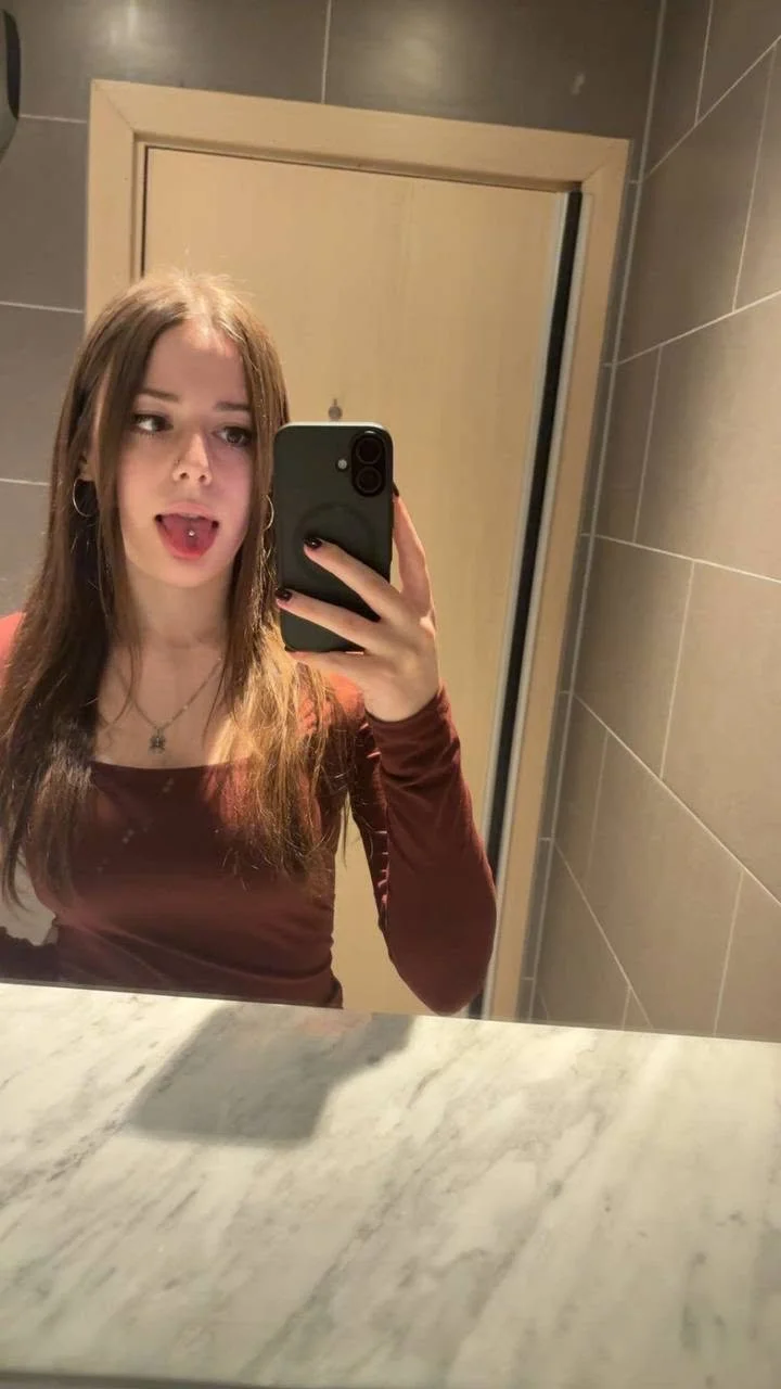 Rosie 18 image 27