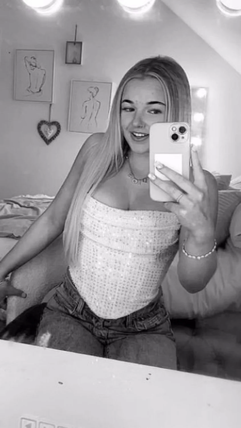 Hot big tits teen posted image 2