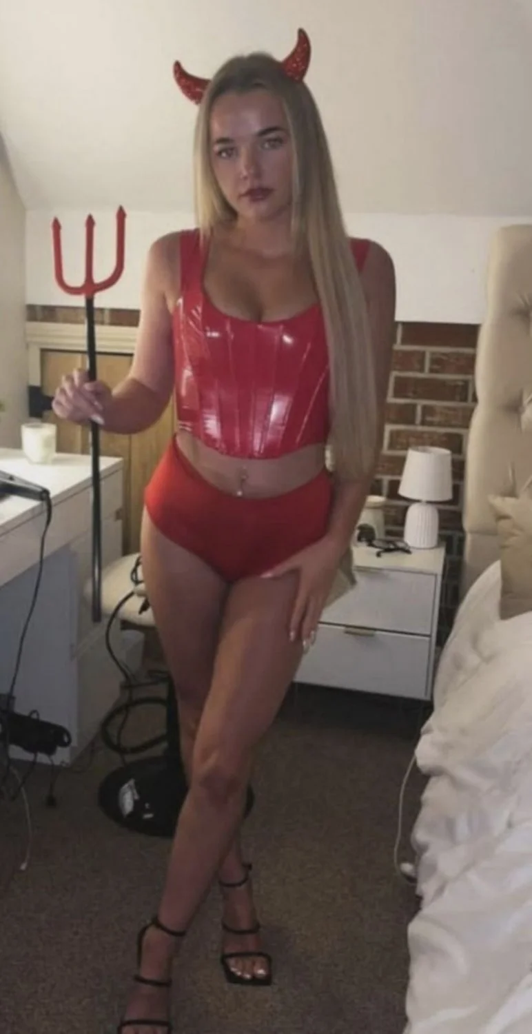 Hot big tits teen posted image 4