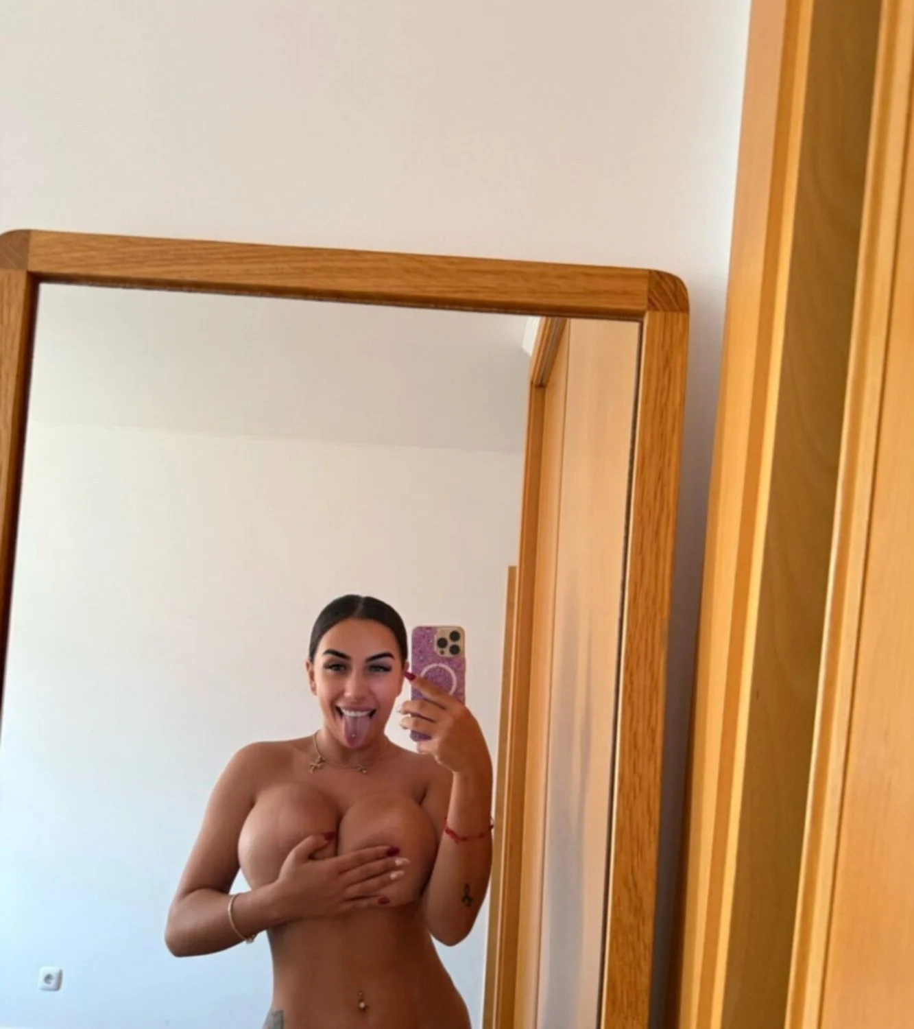 Big Tits Italian Bimbo image 5