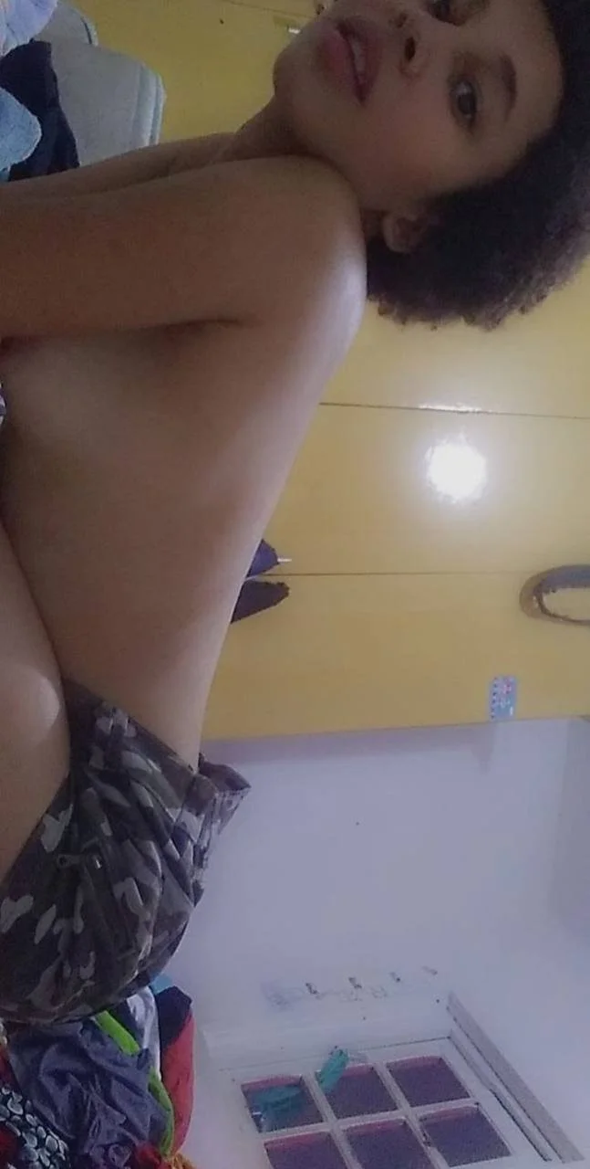 Magrinha gostosinha bem exibida image 3