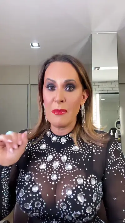Paulinha Lobão cover image