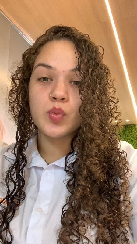 Cacheada novinha vazada com o corno do namorado image 2