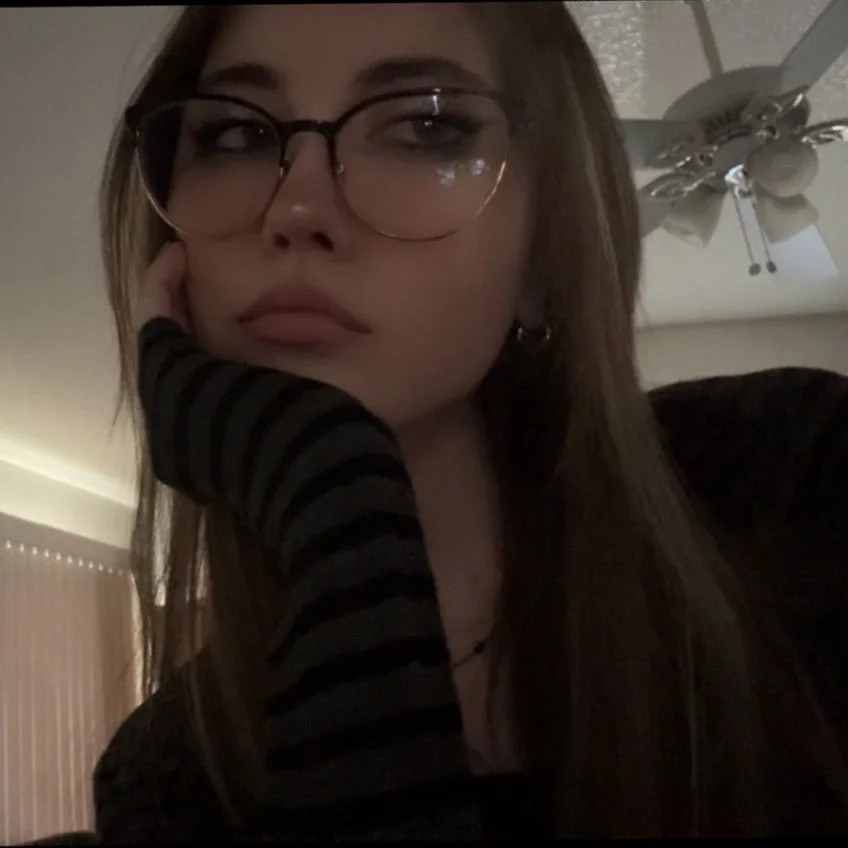 Young Discord Slut image 2