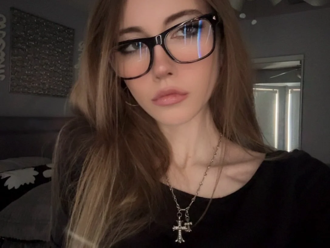 Young Discord Slut image 5