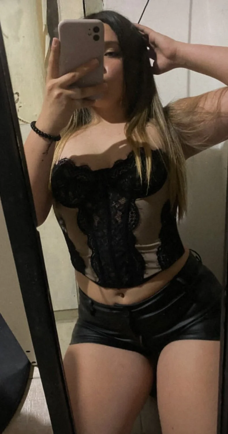 Romi trolita divina image 4