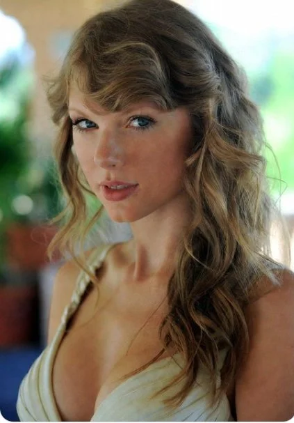 T(ai)ylor - AI photo - #5 image 41