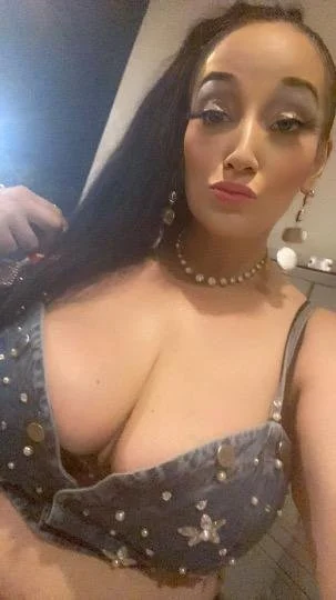 BIG JUICY TITS AND ASS image 5