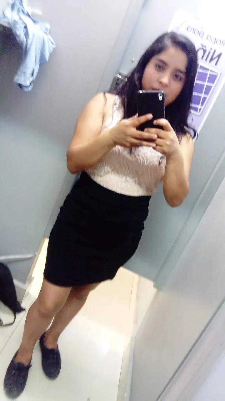 La sexy putita mexicana esperando a que regrese el marido del norte image 4