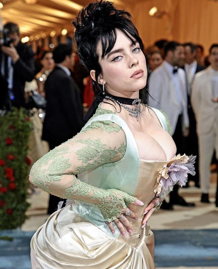 She had big tits like Billie Eilish💓🔥🔥🥵🥵💦💦 image 10