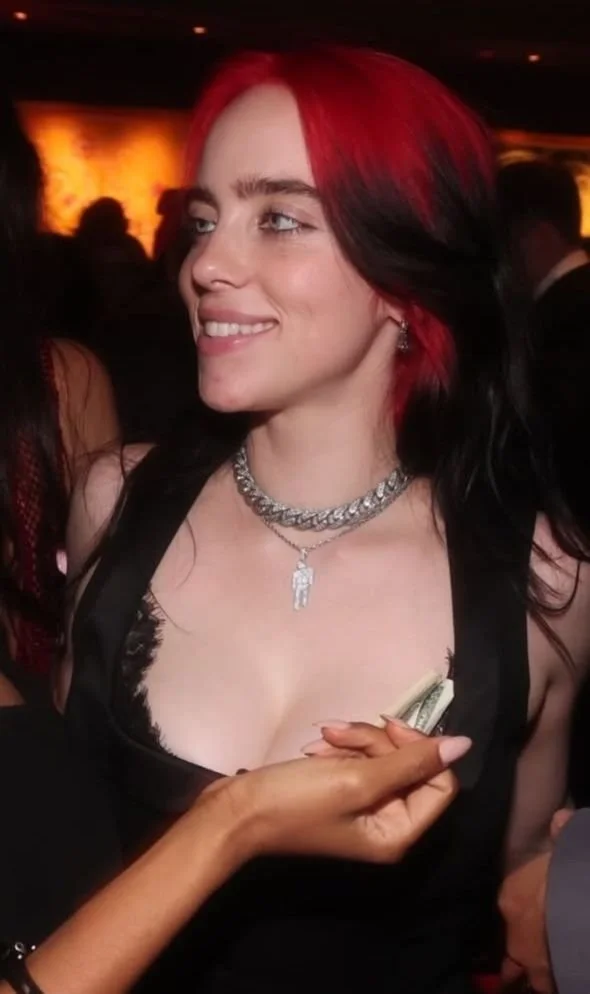 She had big tits like Billie Eilish💓🔥🔥🥵🥵💦💦 image 21