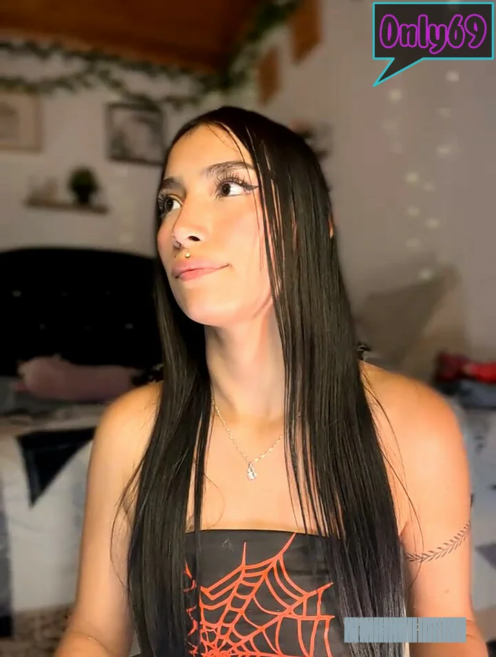 Uffff para meterle la 🍆 hasta dentro, en ése culito tan rico 😋😋😋 main image