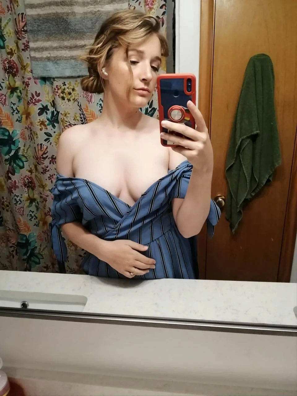 Wife feeling flirty image 3