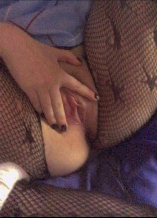 She told me she doesn’t wear underwear image 3