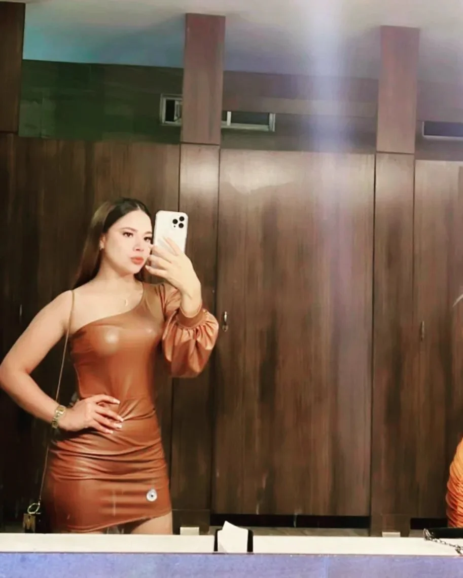 Girl puta hermosa y ricas piernas de gym sexy y zorrita Part2 main image