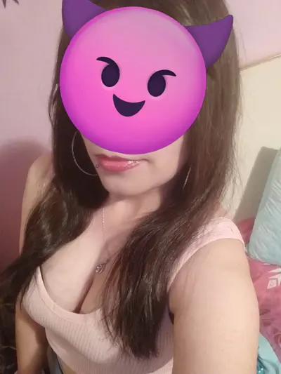 fotos de mi hermana que le encontré en su cel se las mandaba a un señor que le dobla la edad cover image