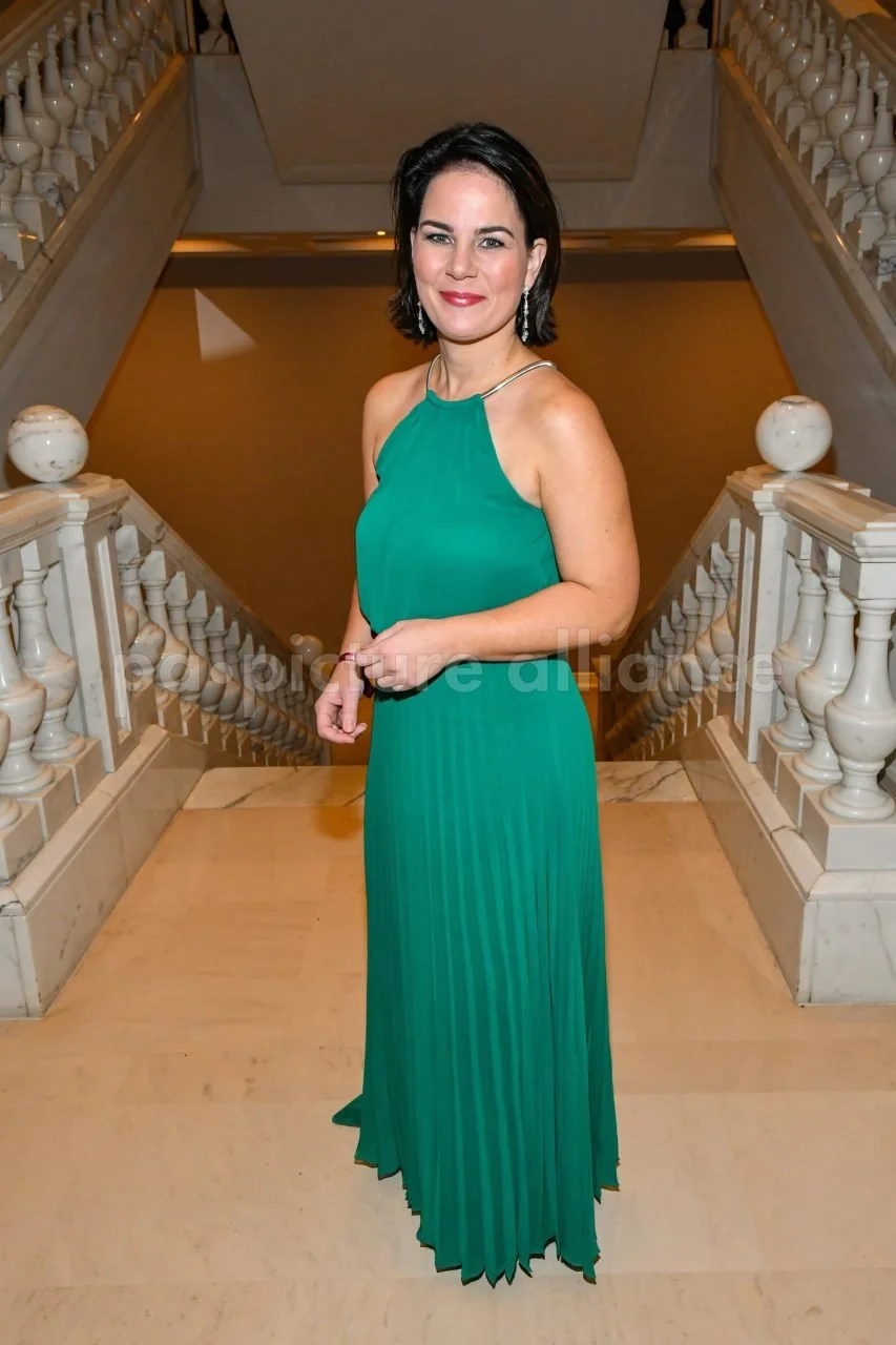 Annalena thiccbock and her see though green dress 😛🤤😍🥰 image 4