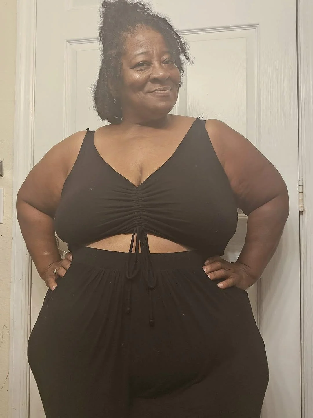 Love a thick fine grandma 55 y/o Latonja got no teeth nd ik she would put it on a nigga main image