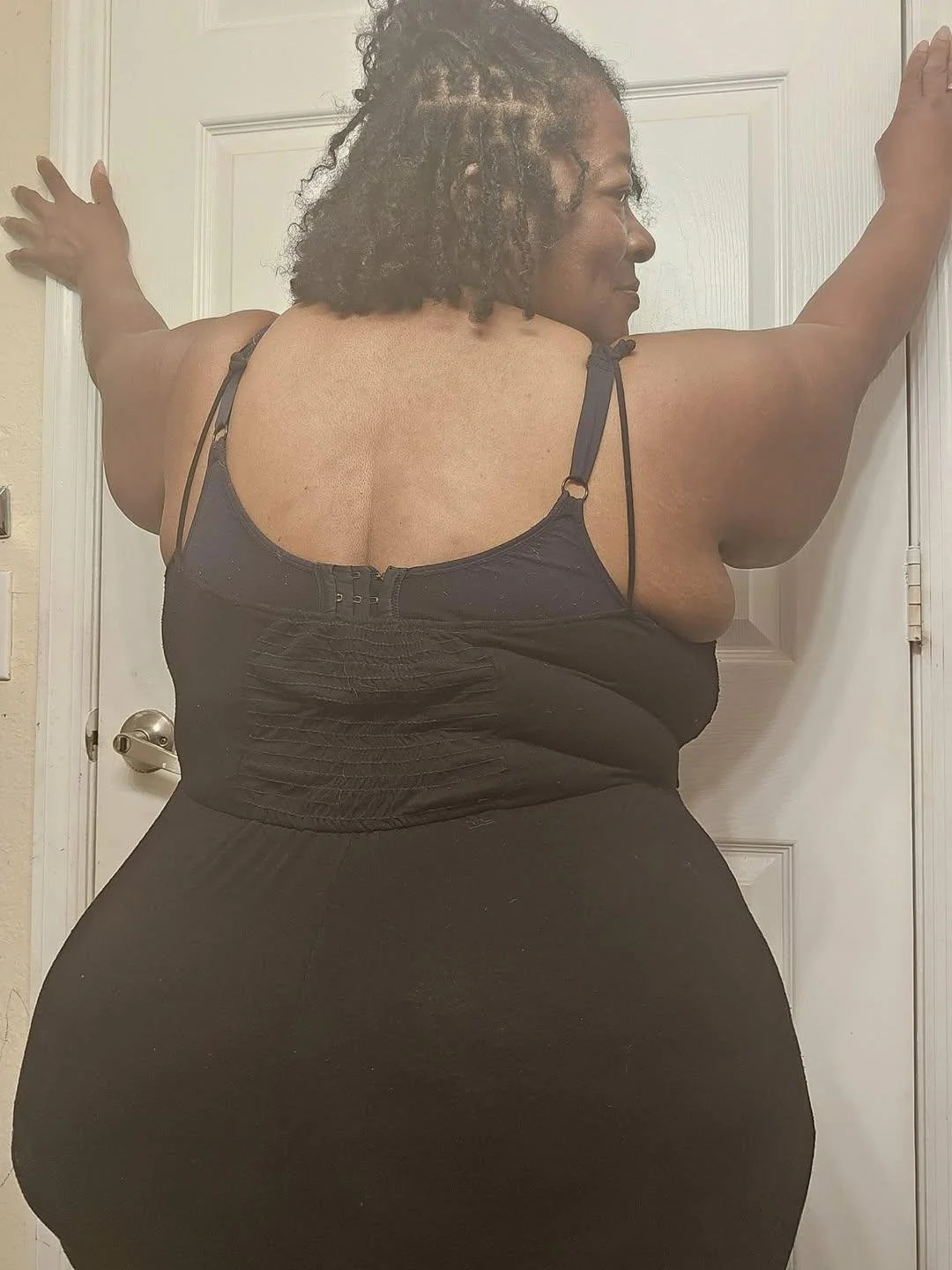 Love a thick fine grandma 55 y/o Latonja got no teeth nd ik she would put it on a nigga image 10