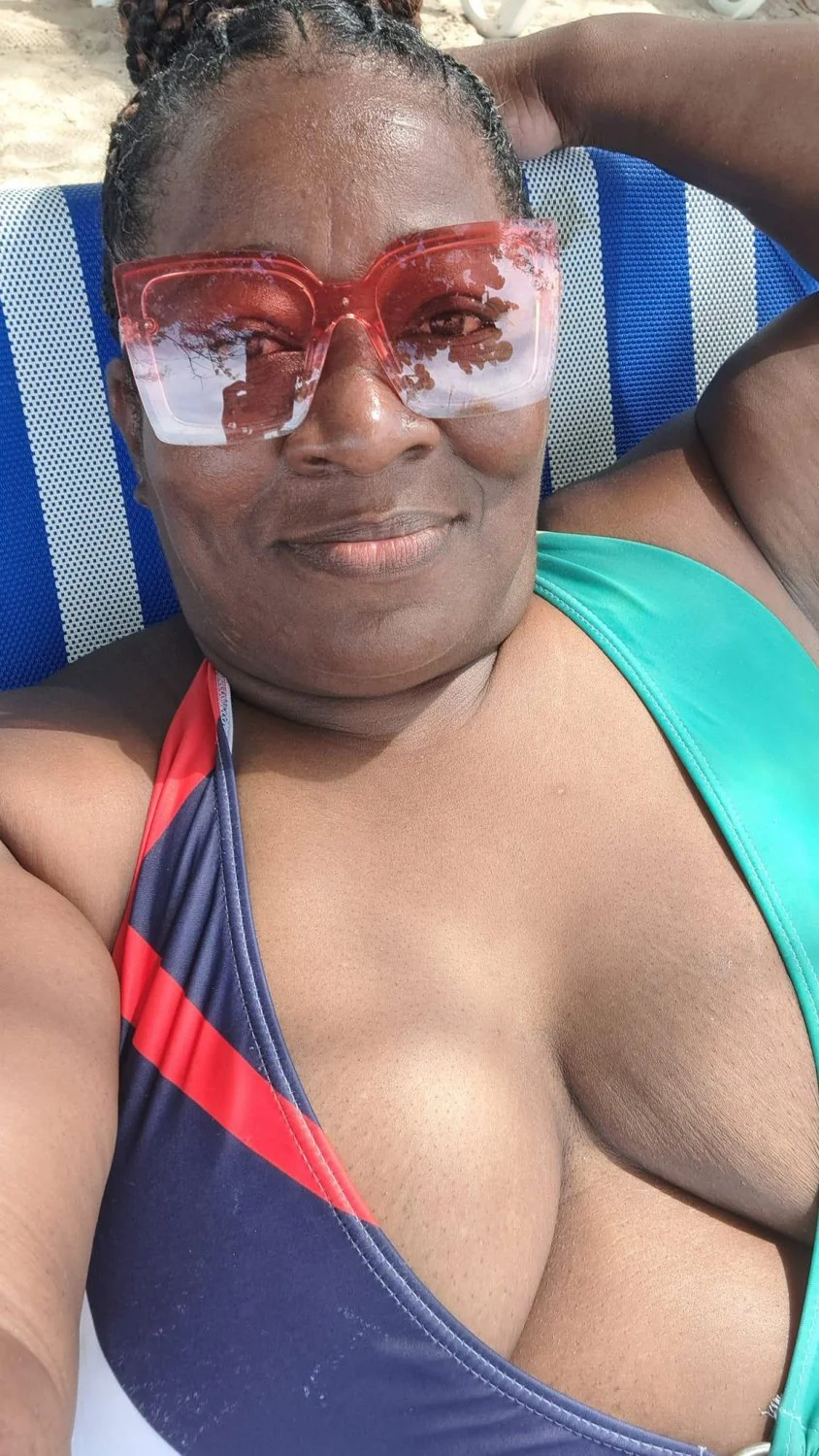 Love a thick fine grandma 55 y/o Latonja got no teeth nd ik she would put it on a nigga image 18
