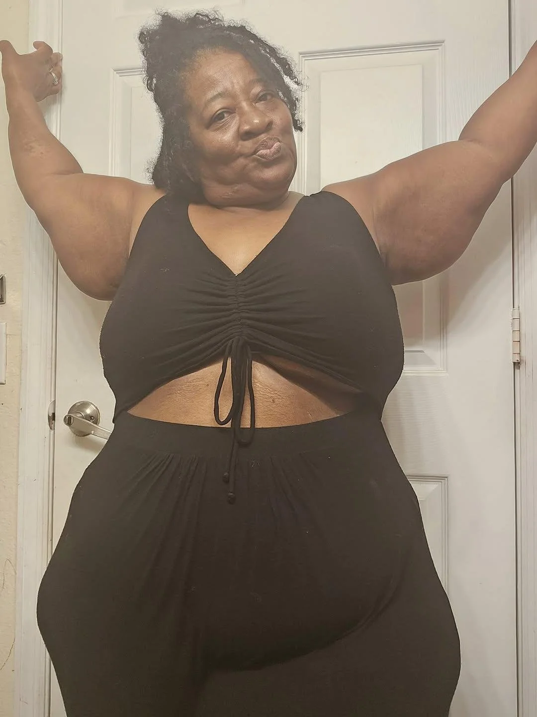 Love a thick fine grandma 55 y/o Latonja got no teeth nd ik she would put it on a nigga image 7