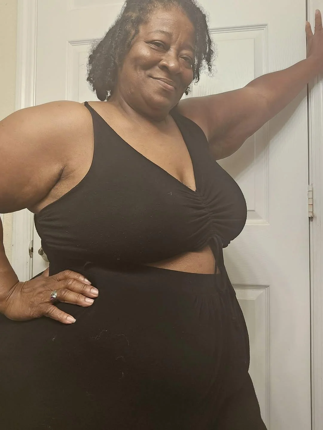 Love a thick fine grandma 55 y/o Latonja got no teeth nd ik she would put it on a nigga image 9