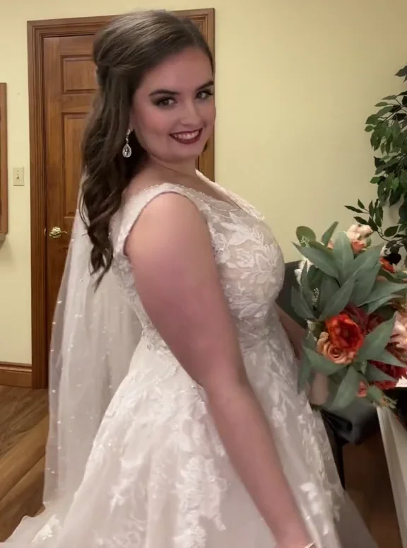 Music Teacher Tiktok Influencer chubby brunette image 10