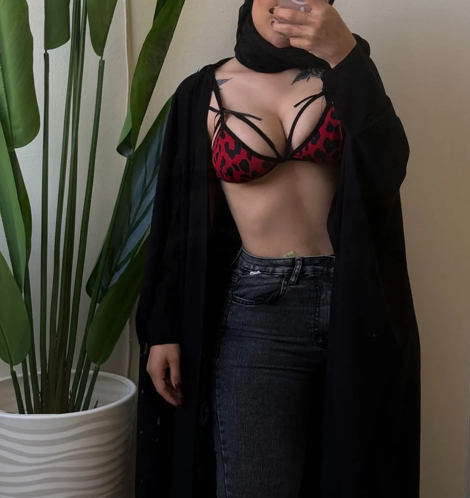 Sluts Back From The Dead 👱🏽‍♀️🧝🏻‍♀️🧟‍♀️ Part 17 image 1