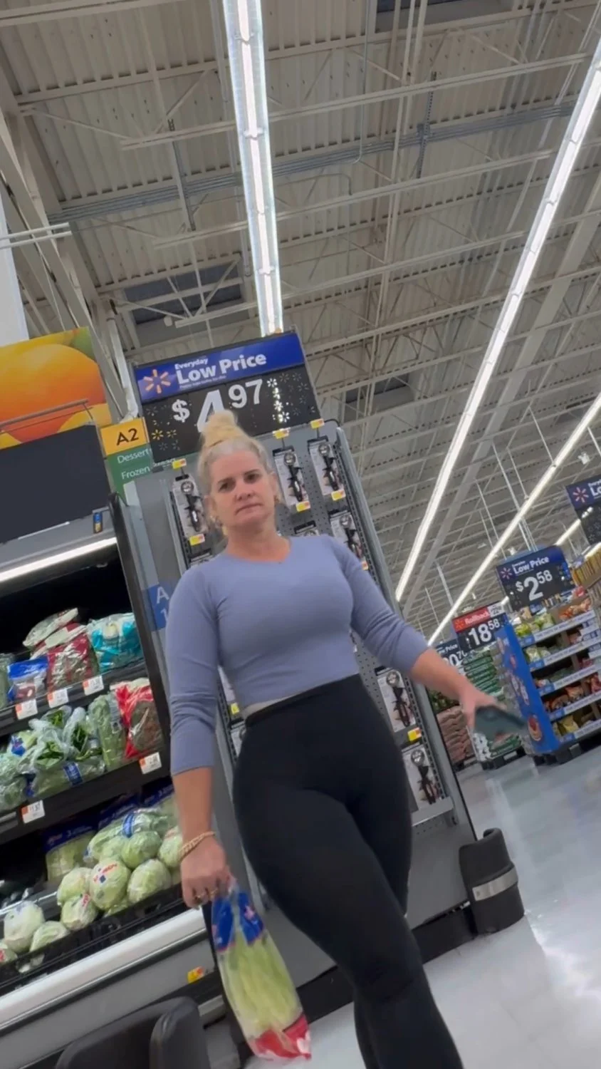 Phat ass cuban milf and daughter image 10
