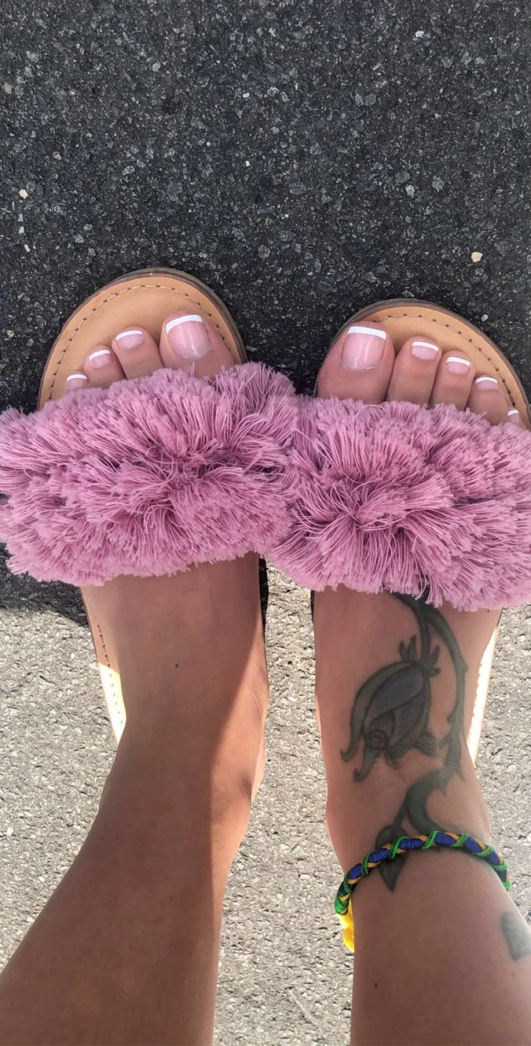 Woman’s feet image 8