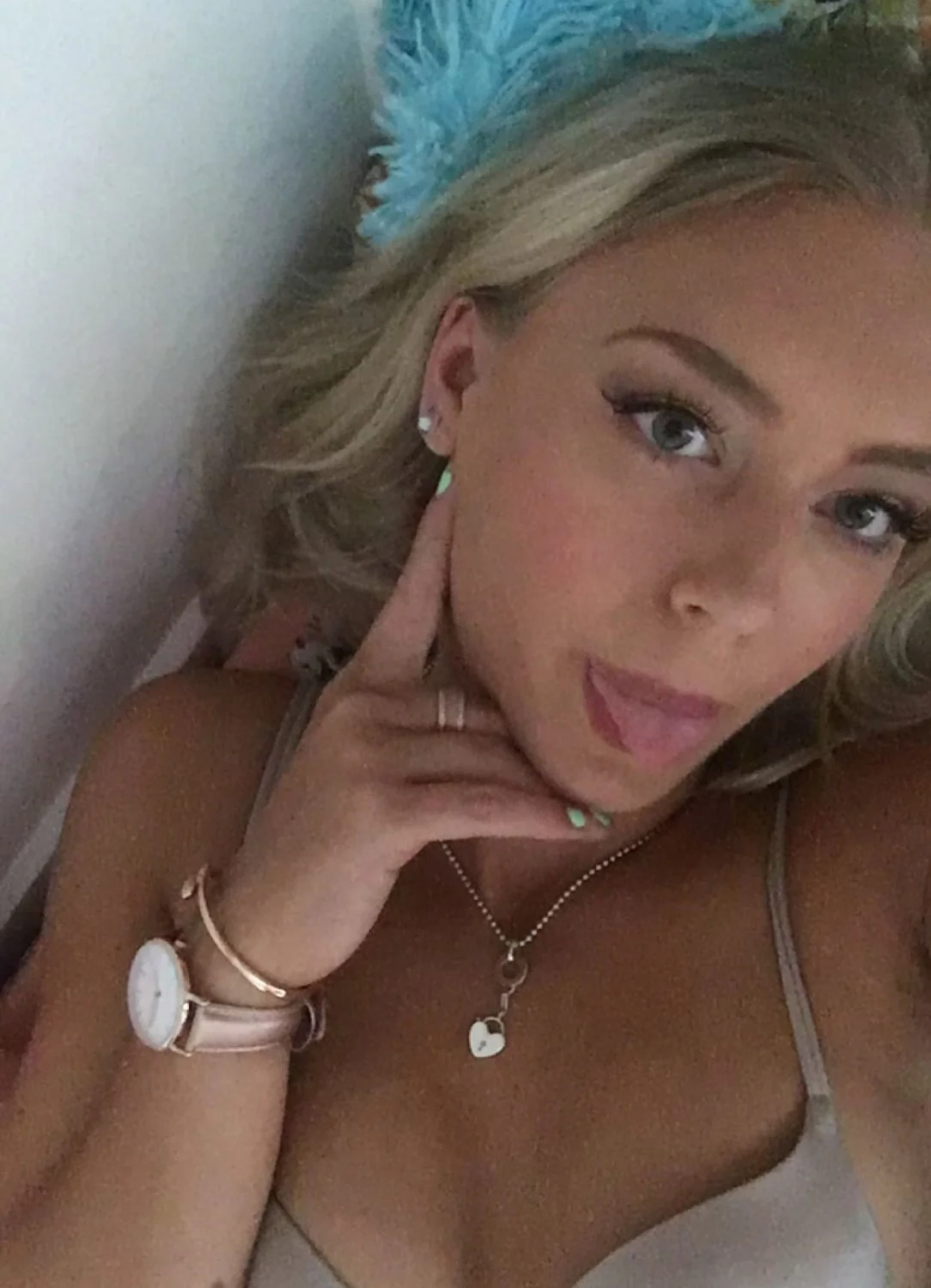 Sexy Blonde Snapchat Leaked main image
