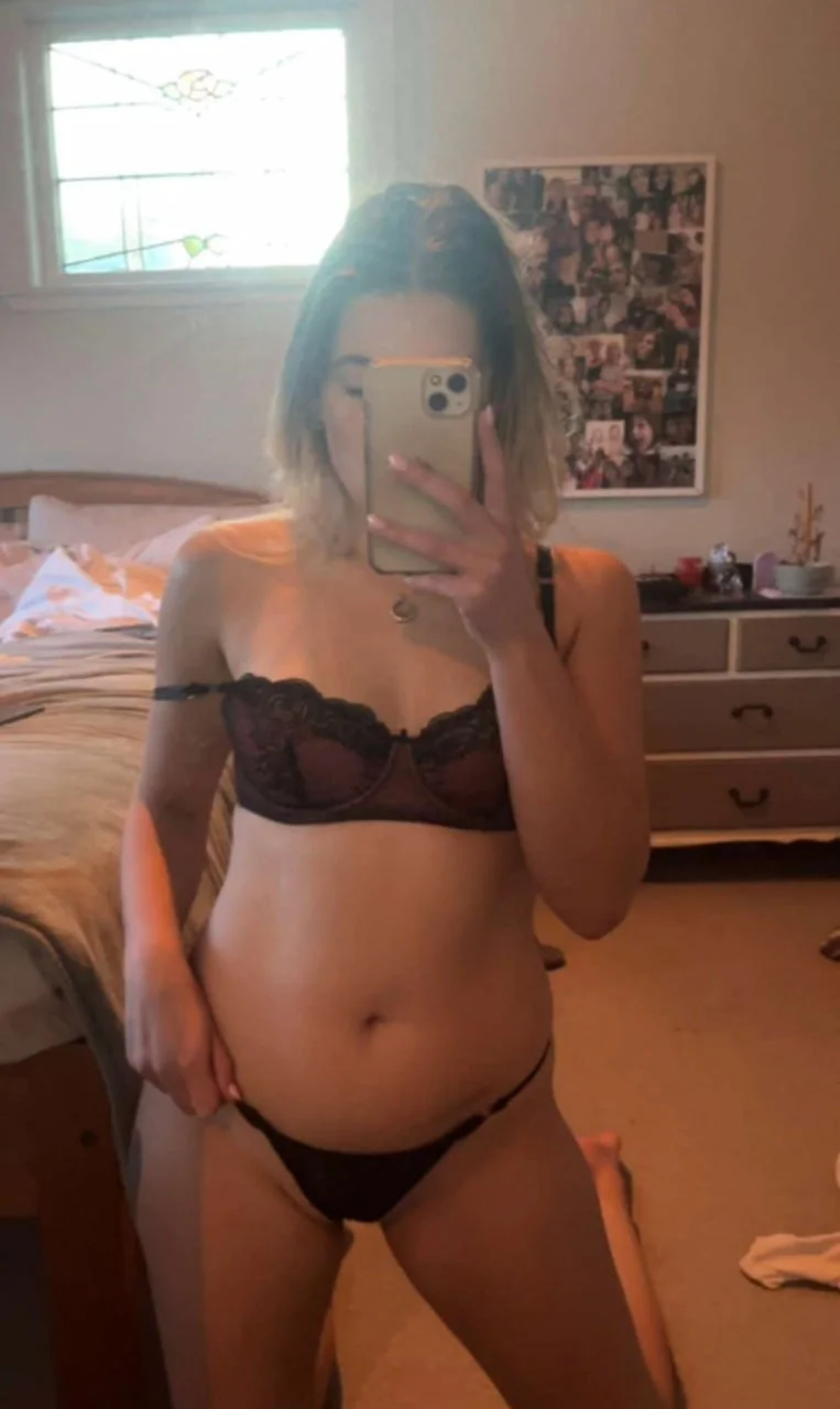 Leaked kiwi slut image 4