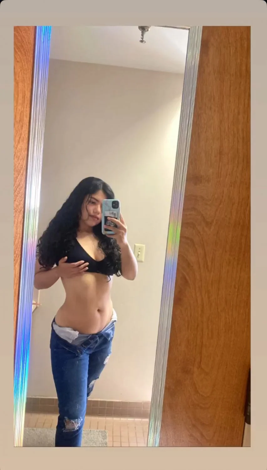 Insta Hottie Alma image 2