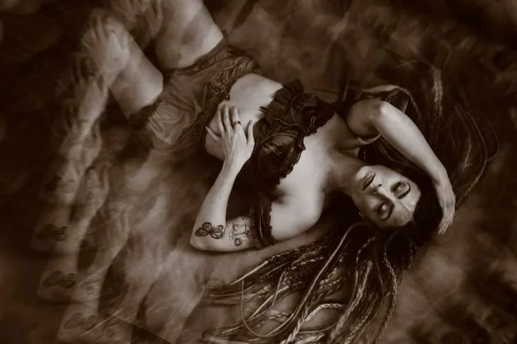 Something is different in the UTAH water boudoir image 8