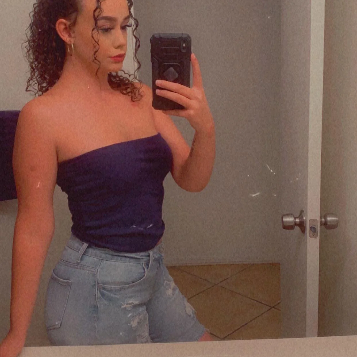 -pregnant single Starbucks Cashier- main image