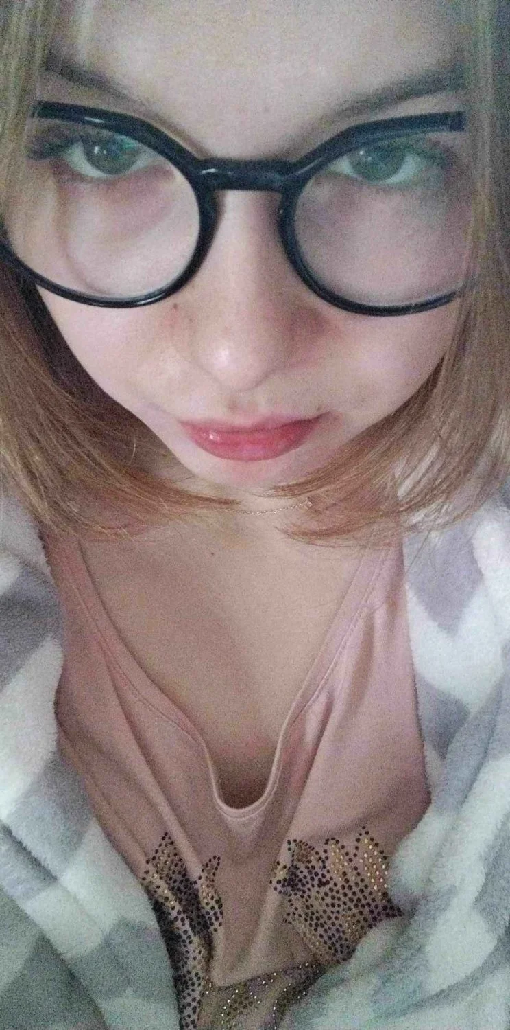 Slut named Wiktoria love to share her pics image 22