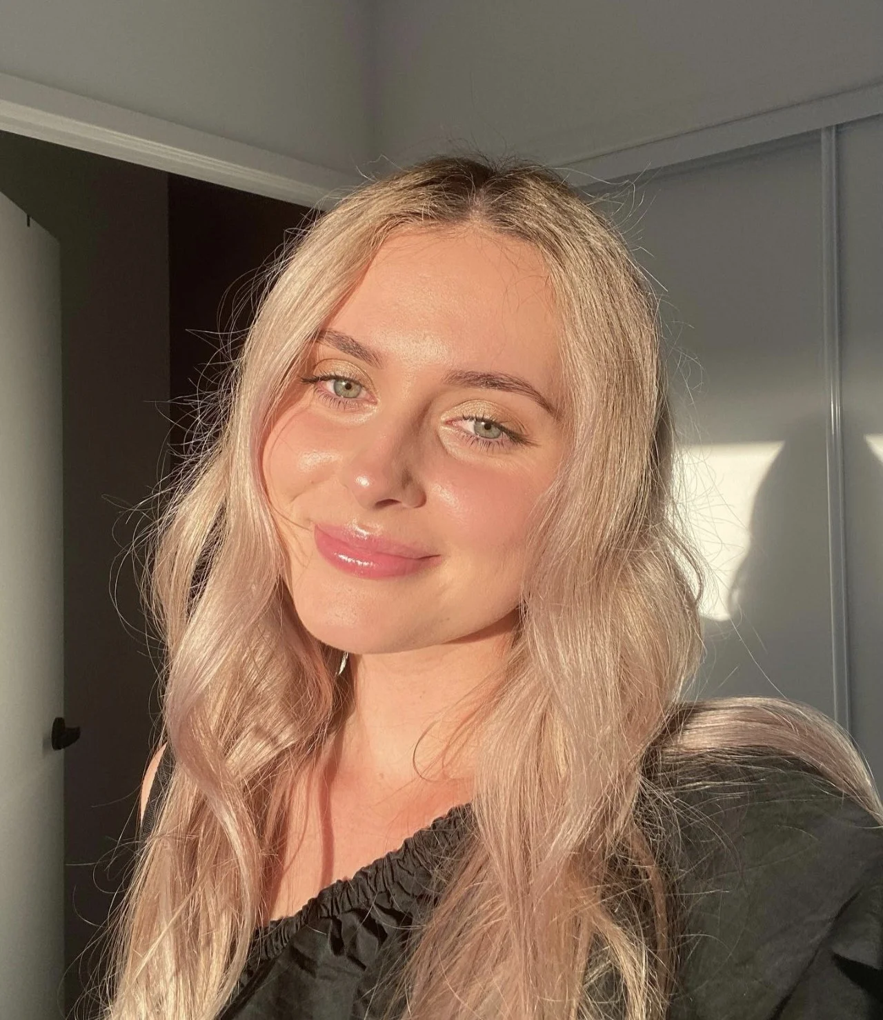 Busty Australian slut Sarah shows off image 15