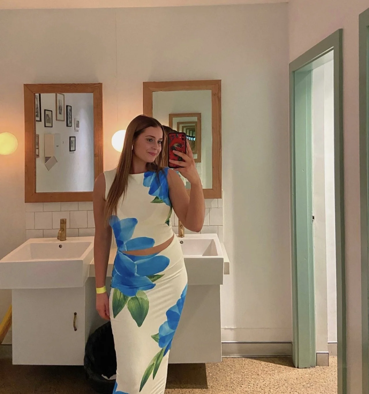 Busty Australian slut Sarah shows off image 16
