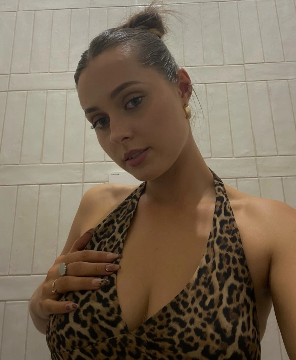 Busty Australian slut Sarah shows off image 33